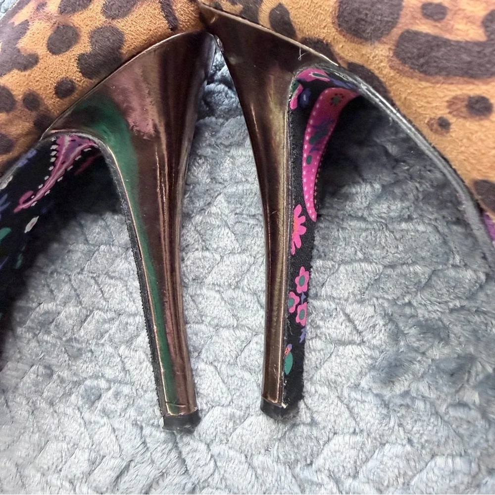 Betsy Johnson Gracie Leopard Purple Platform Faux Fur Pump size 6.5